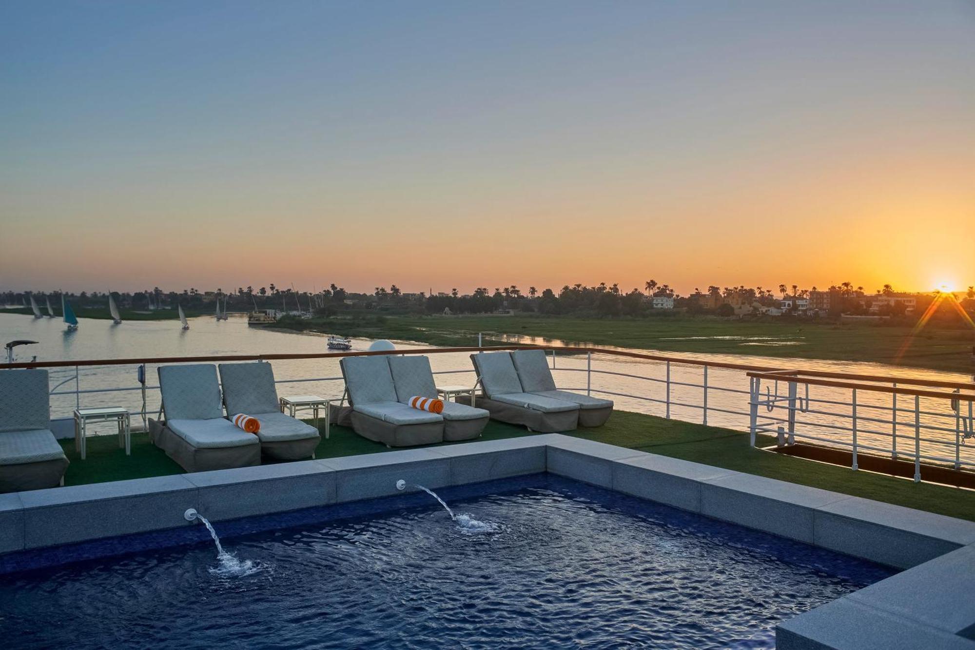 Moevenpick Royal Lily Nile Cruise, Every Monday Four Nights From Luxor, Every Friday Three Nights From Aswan - Including Excursions & Sightseeing Екстер'єр фото